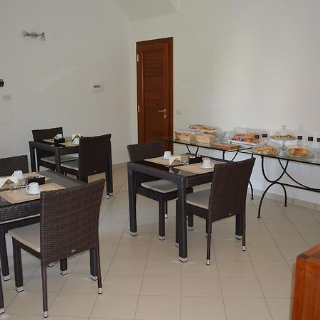 Guest Rooms Affittacamere Сан-Теодоро Екстер'єр фото