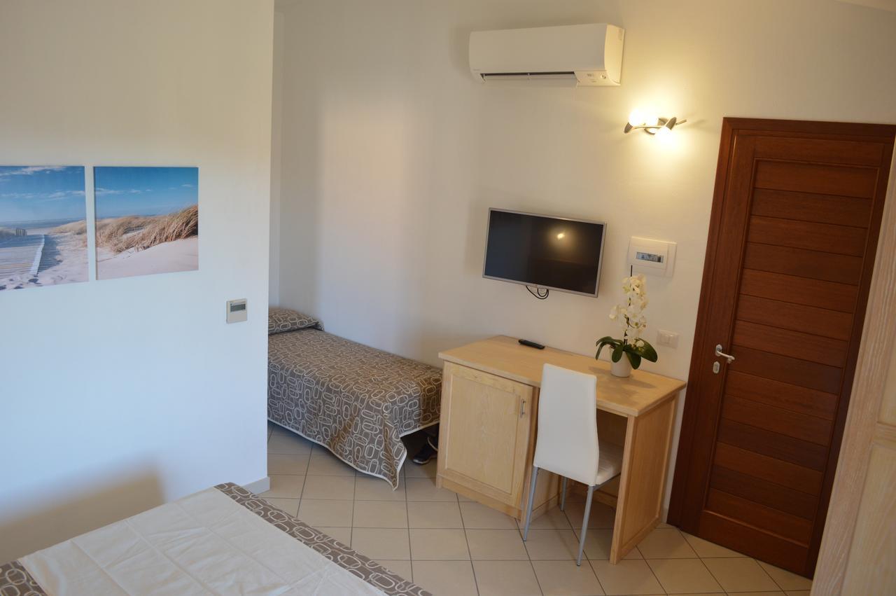 Guest Rooms Affittacamere Сан-Теодоро Екстер'єр фото