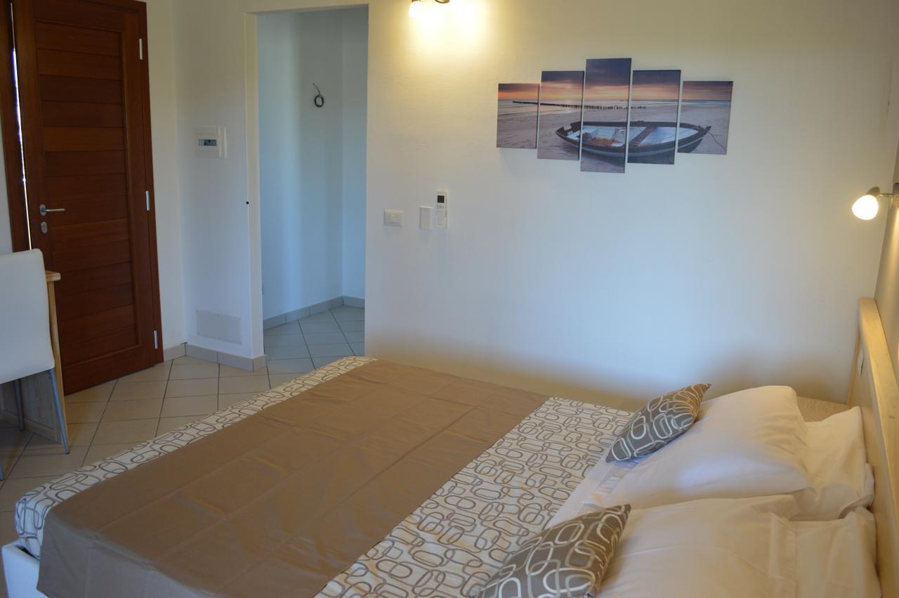 Guest Rooms Affittacamere Сан-Теодоро Екстер'єр фото