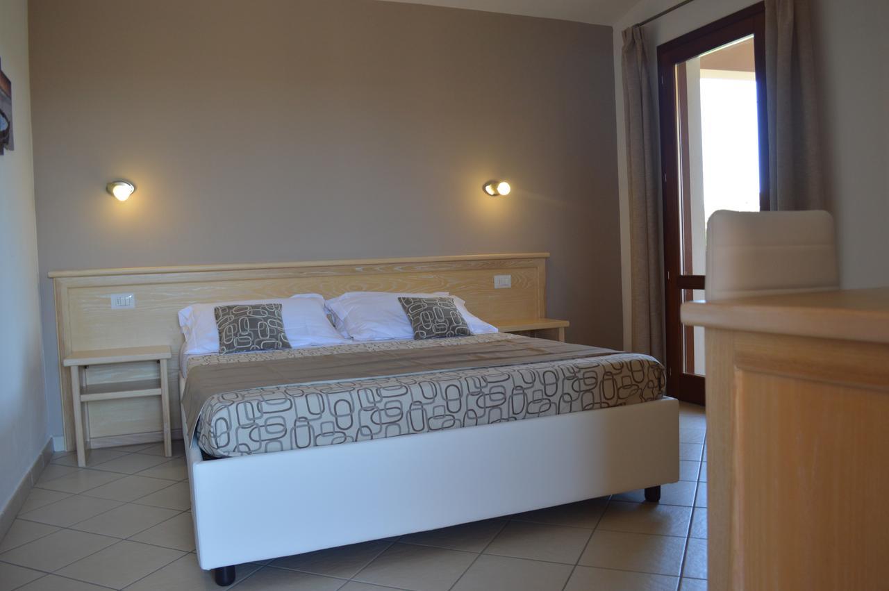 Guest Rooms Affittacamere Сан-Теодоро Екстер'єр фото
