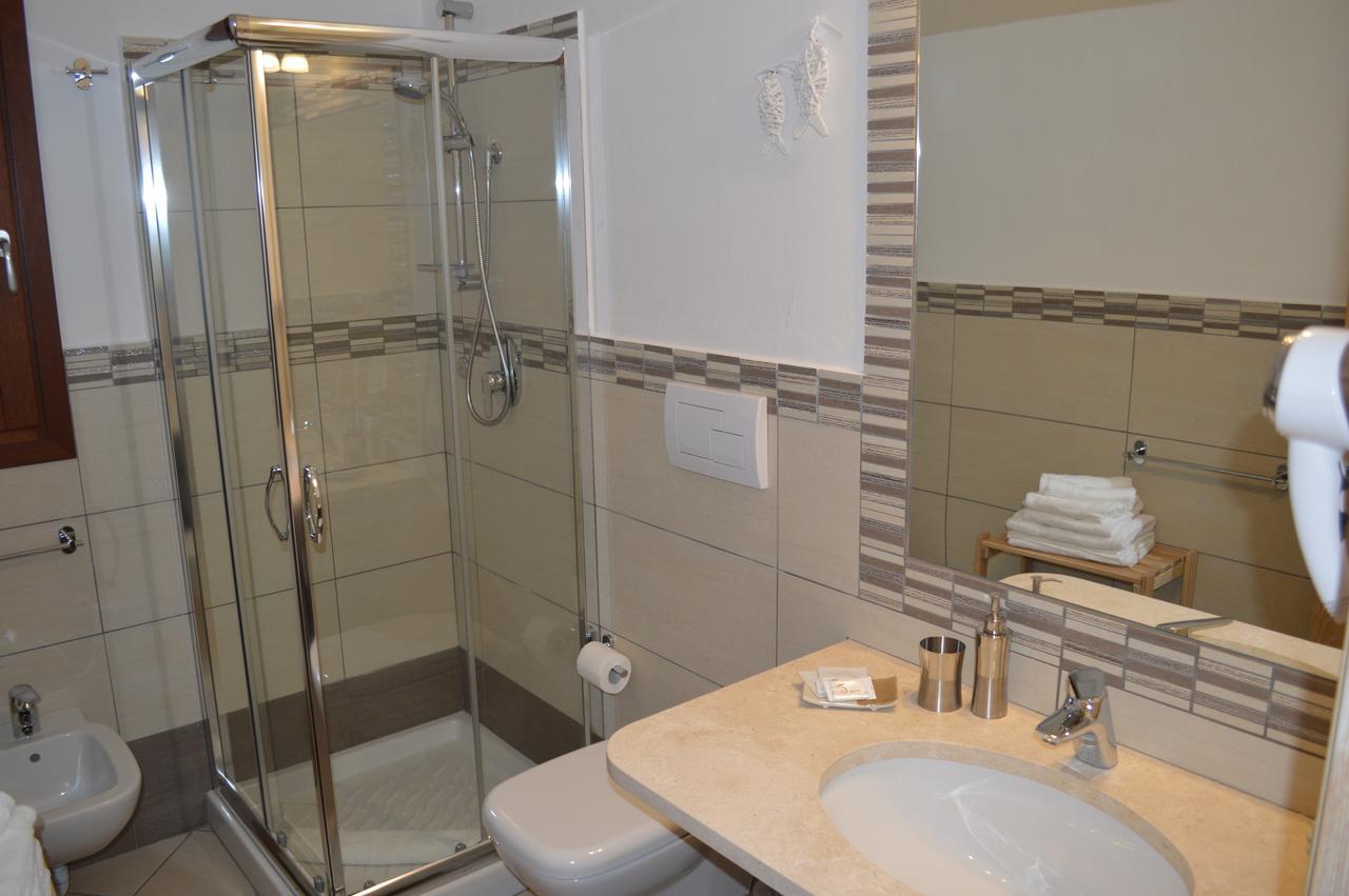 Guest Rooms Affittacamere Сан-Теодоро Екстер'єр фото