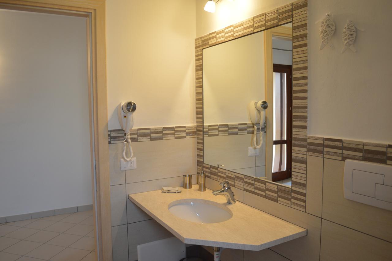Guest Rooms Affittacamere Сан-Теодоро Екстер'єр фото